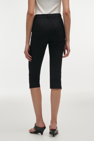 Product Image: LOLITA CAPRI TROUSERS BLACK