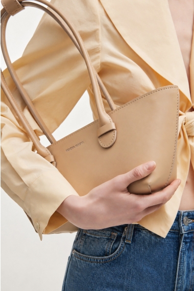 Product Image: GARDENIA LEATHER BAG BEIGE