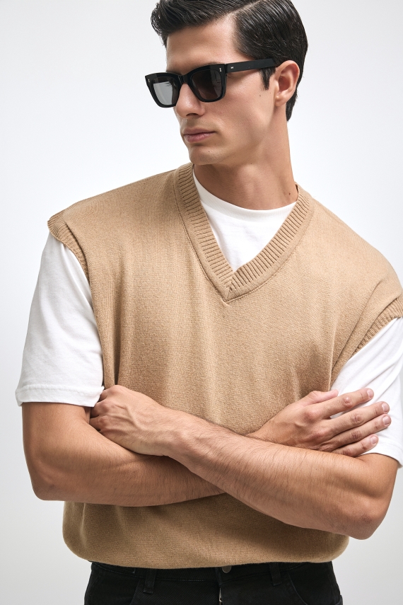 BASICK KNITTED VEST CAMEL