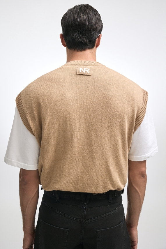 BASICK KNITTED VEST CAMEL