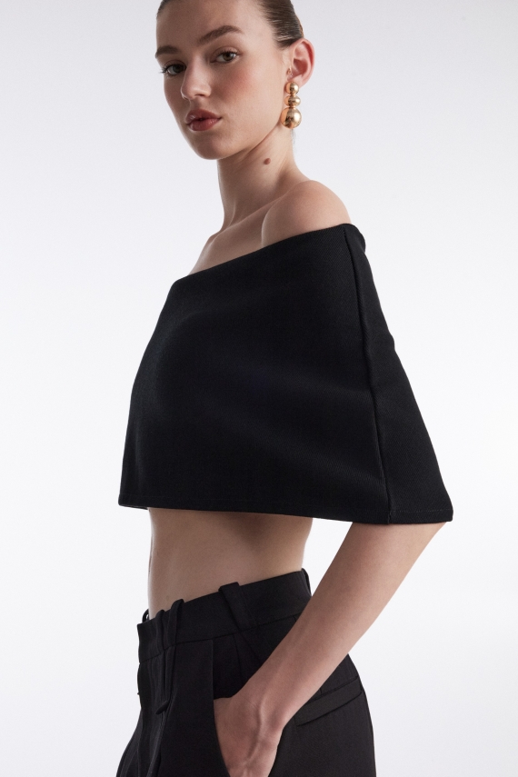 FINE LINE KNITTED TOP BLACK