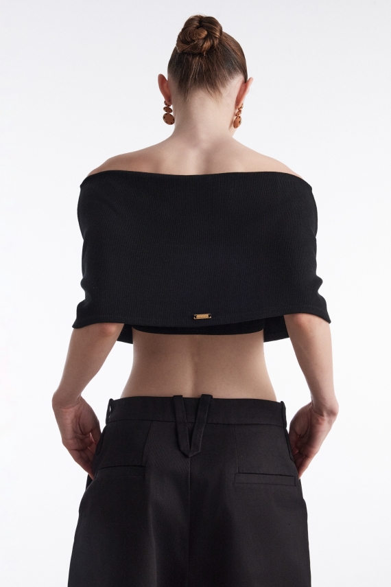 FINE LINE KNITTED TOP BLACK