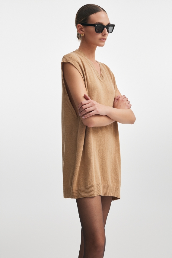 BASICK KNITTED VEST CAMEL