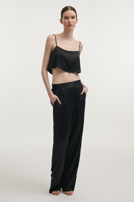 NAIA SILK CROP TOP BLACK