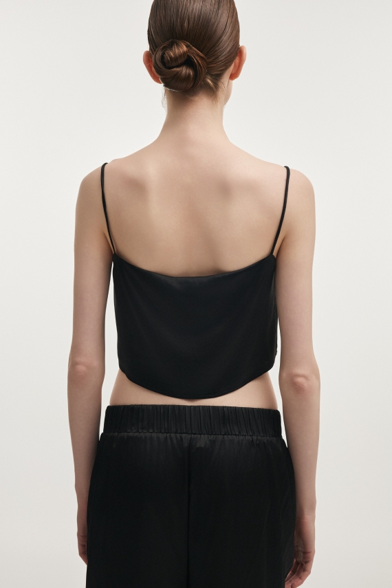 NAIA SILK CROP TOP BLACK